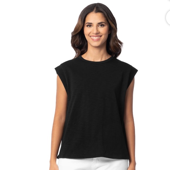 Time and Tru Tops - 💕5/$15 Classic black Top, cap sleeve , side slit,looks great with white jeans